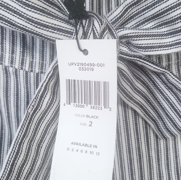 NWT BCBGeneration Black & White Pinstriped Cropped High Rise Pants Size 2 - Picture 3 of 10